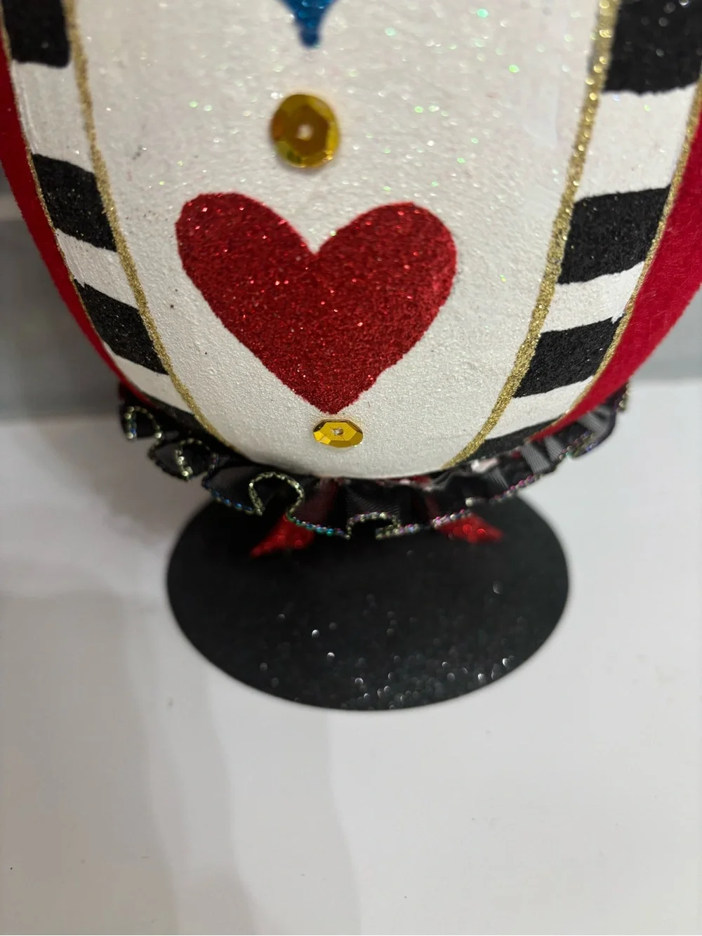 Set Of 2 PIER 1 IMPORTS King & Queen Of Hearts 16